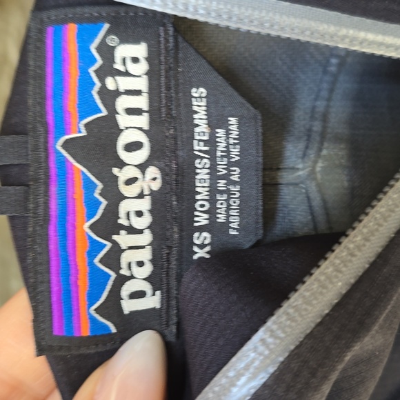 Patagonia black hooded windbreaker XS - Picture 7 of 13